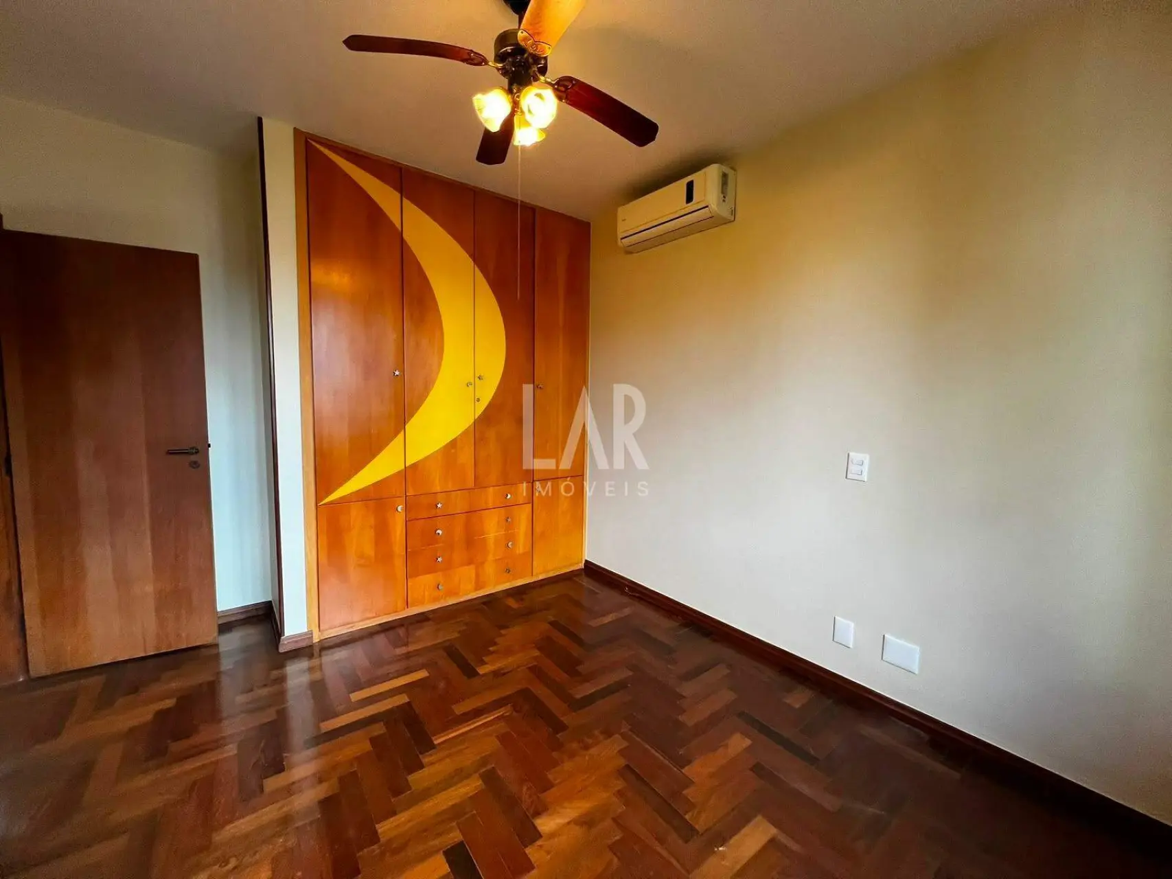 Casa de 4 quartos à venda, Buritis, Belo Horizonte - MG