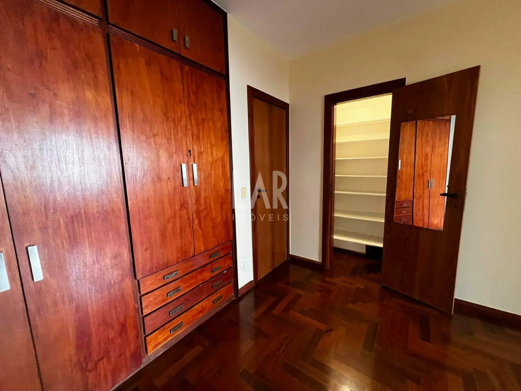 Casa de 4 quartos à venda, Buritis, Belo Horizonte - MG