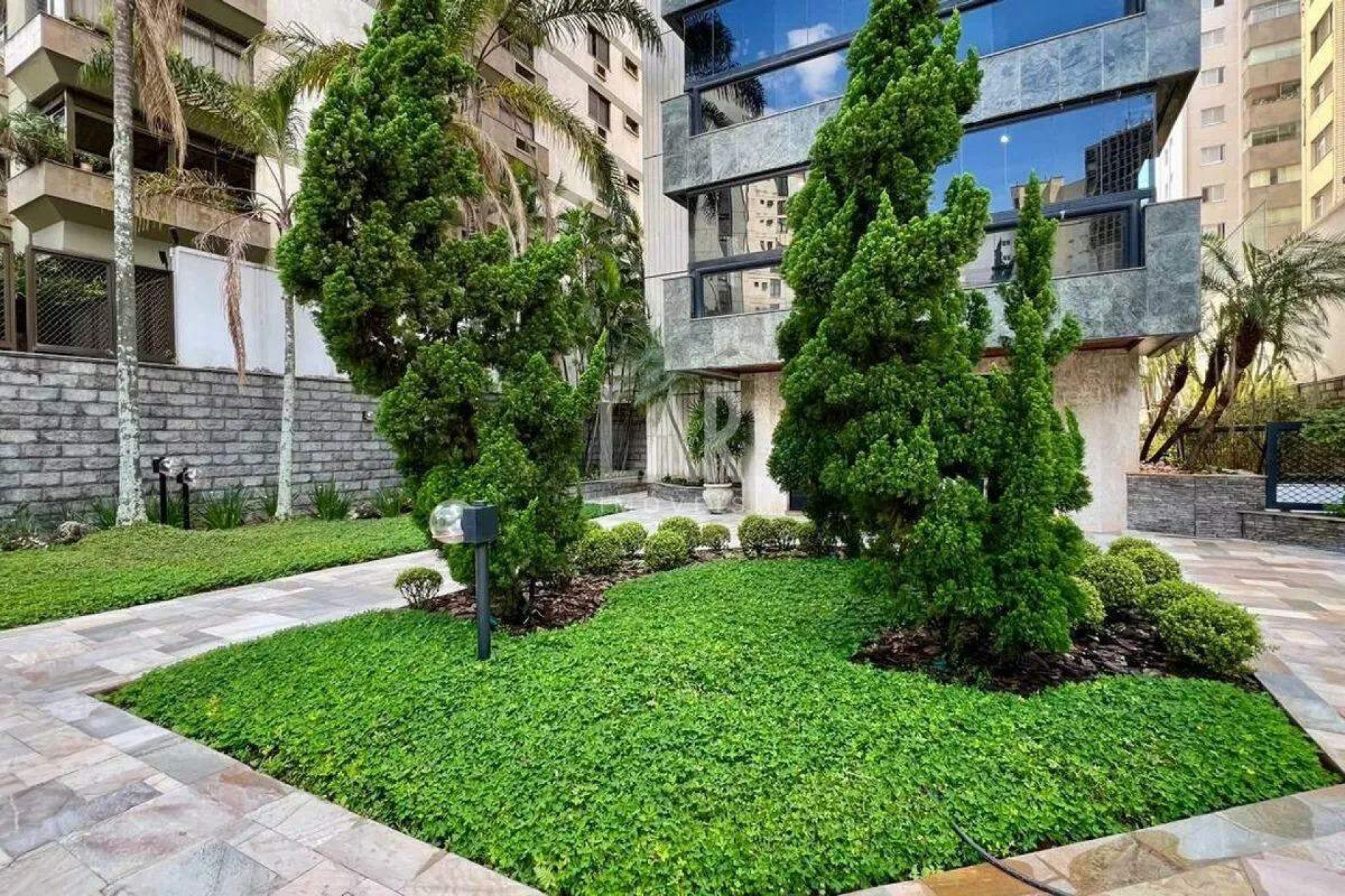 Apartamento de 4 quartos para alugar, Lourdes, Belo Horizonte - MG