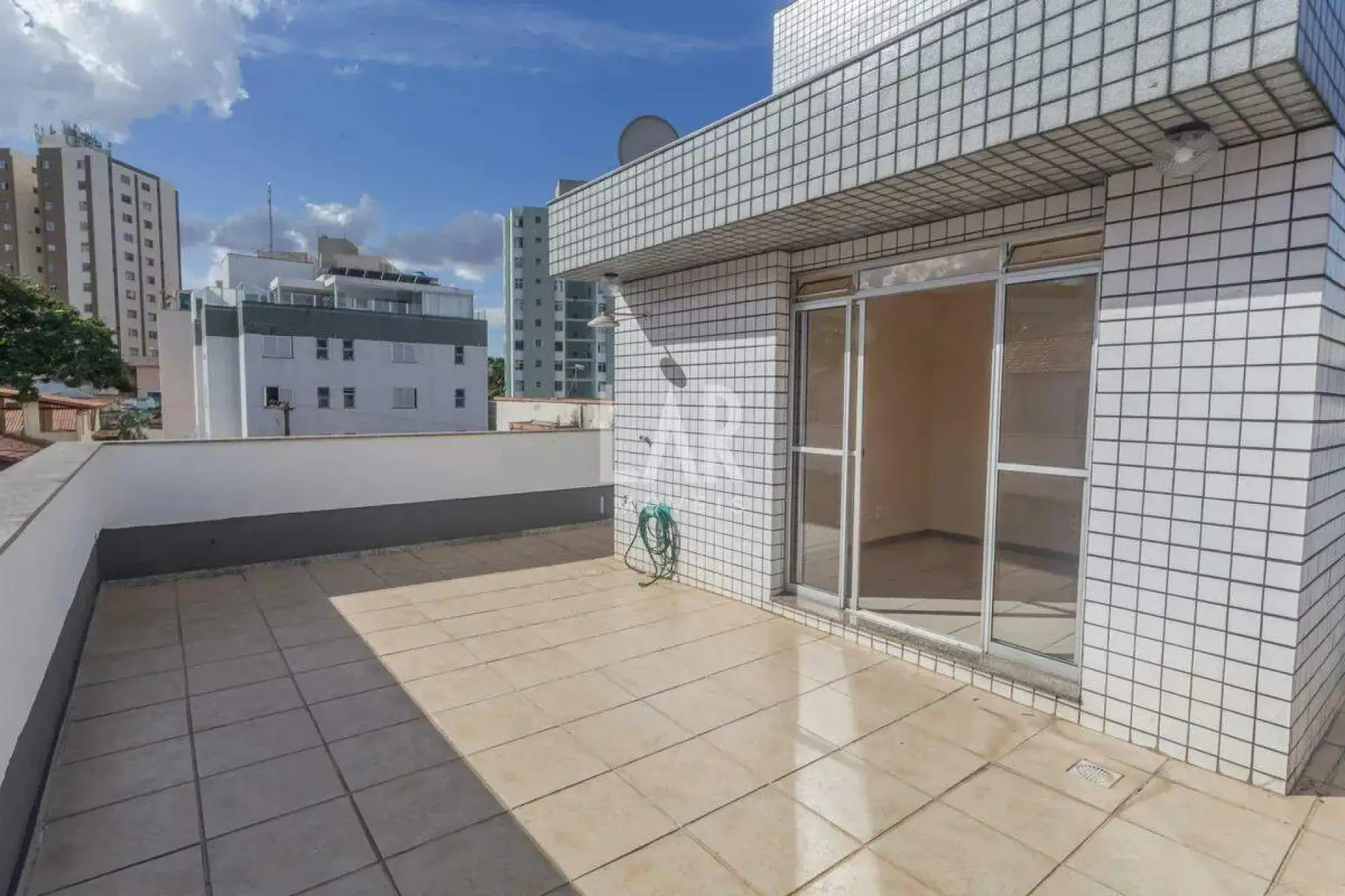 Cobertura de 3 quartos para alugar, Floresta, Belo Horizonte - MG
