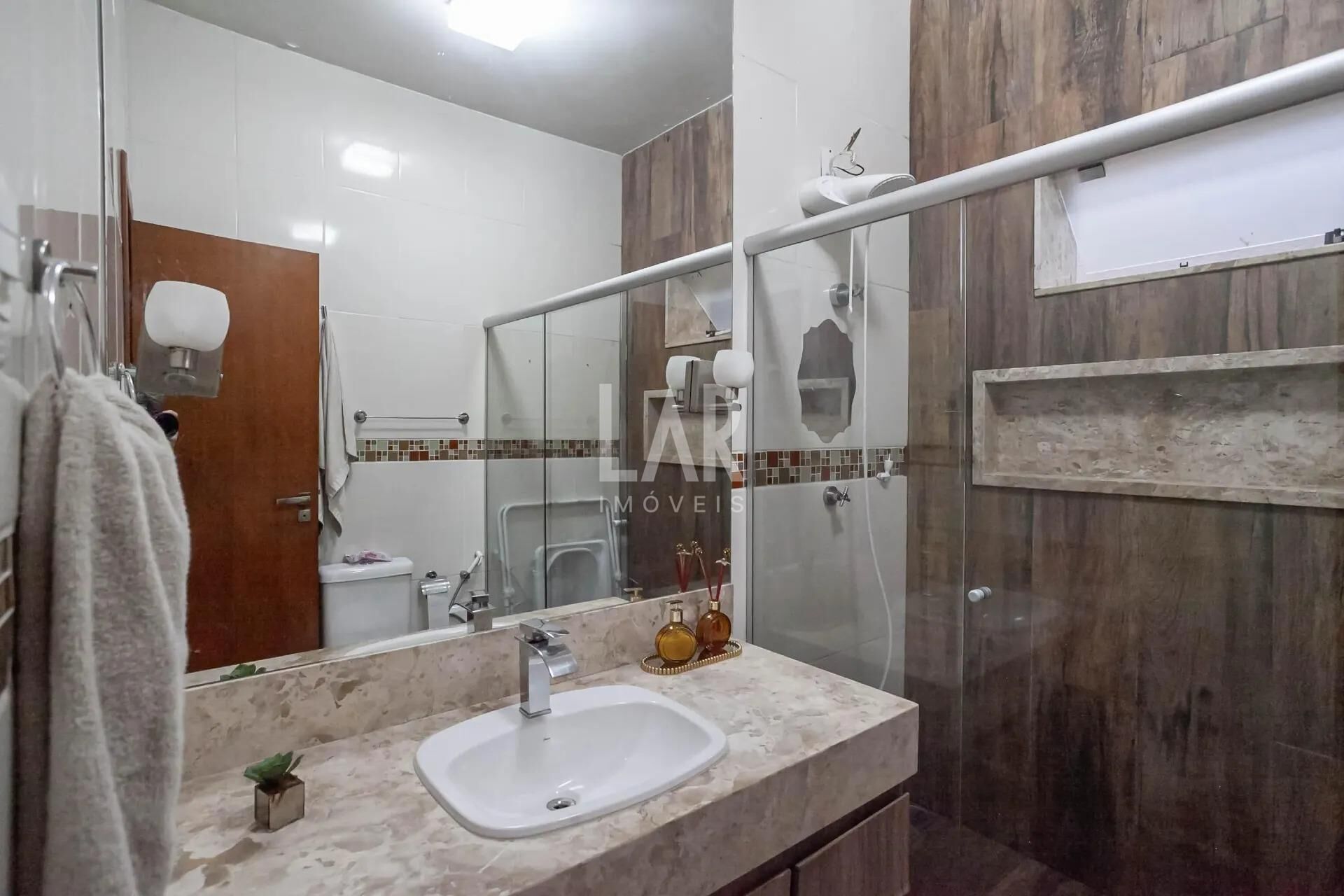 Casa de 4 quartos à venda, Sagrada Família, Belo Horizonte - MG