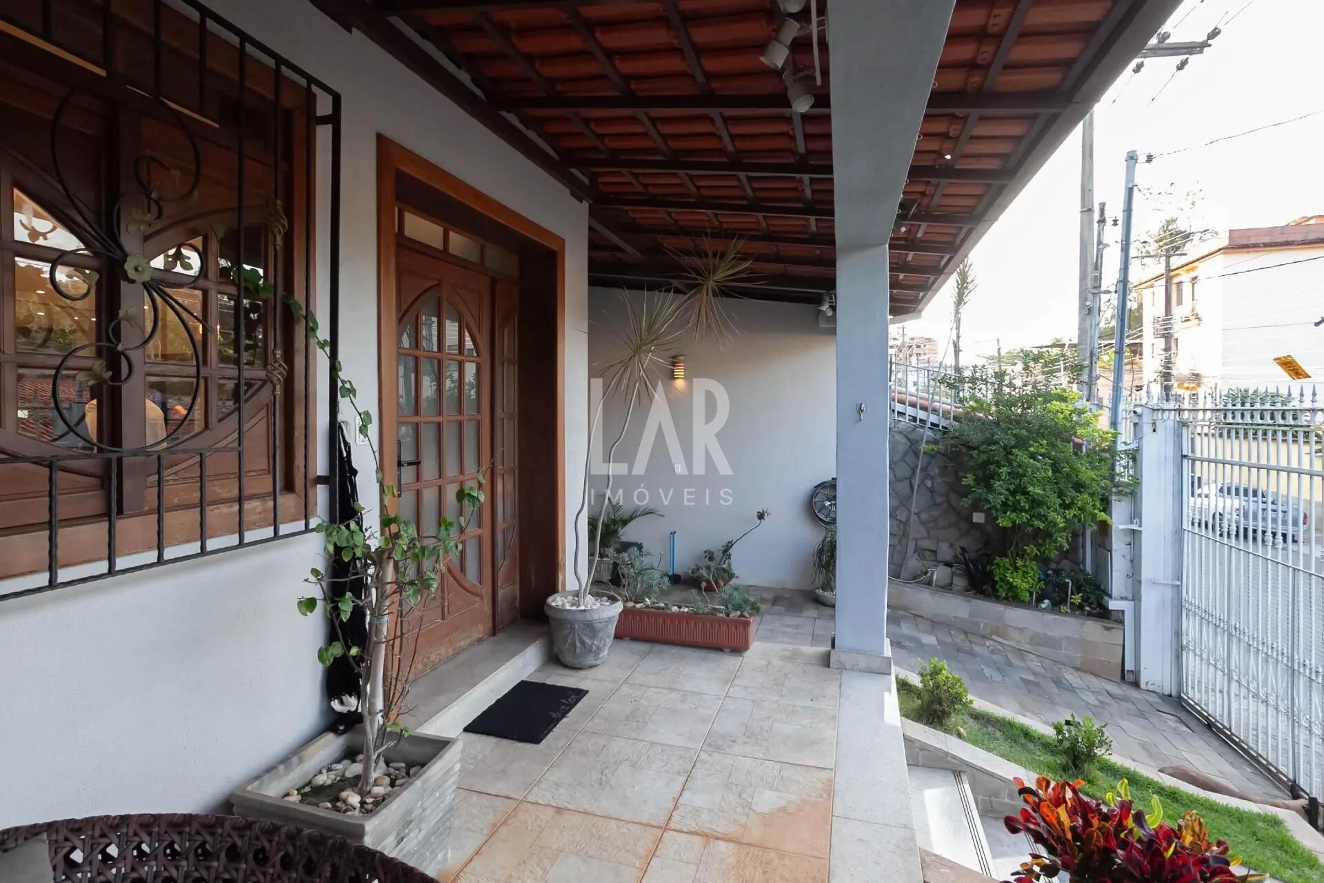 Casa de 4 quartos à venda, Sagrada Família, Belo Horizonte - MG