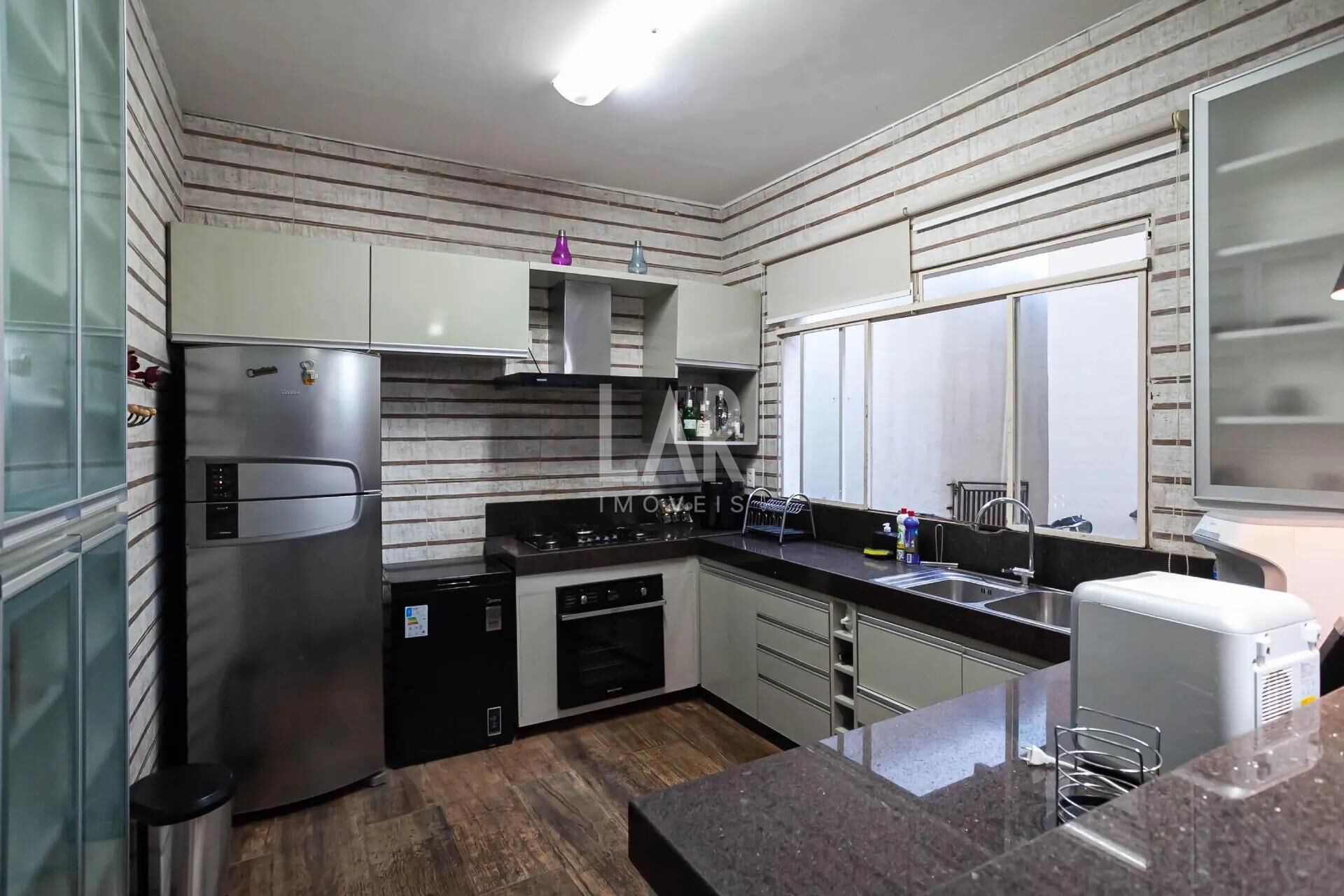 Casa de 4 quartos à venda, Sagrada Família, Belo Horizonte - MG
