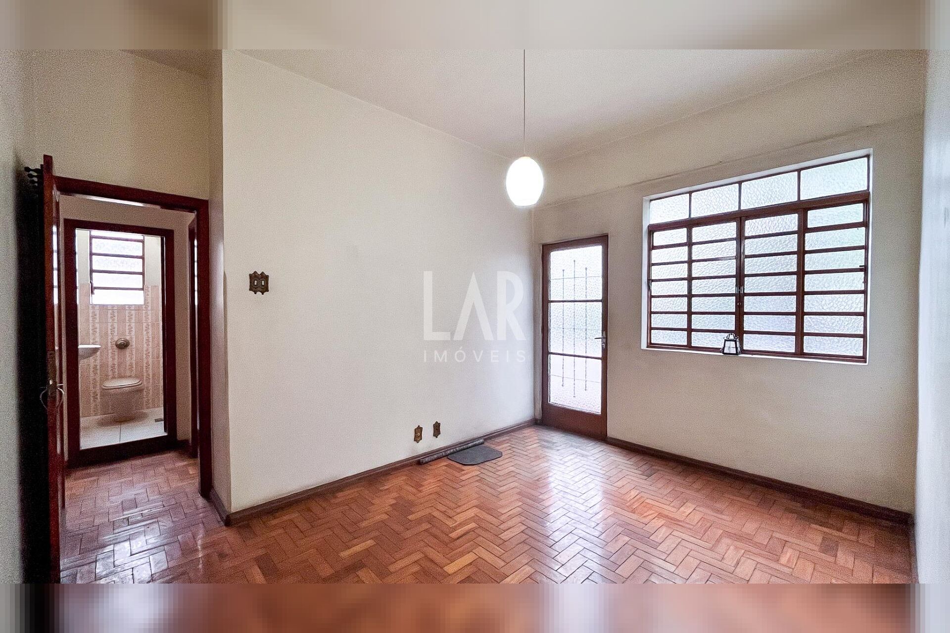 Casa Comercial de 3 quartos para alugar, Santa Efigênia, Belo Horizonte - MG