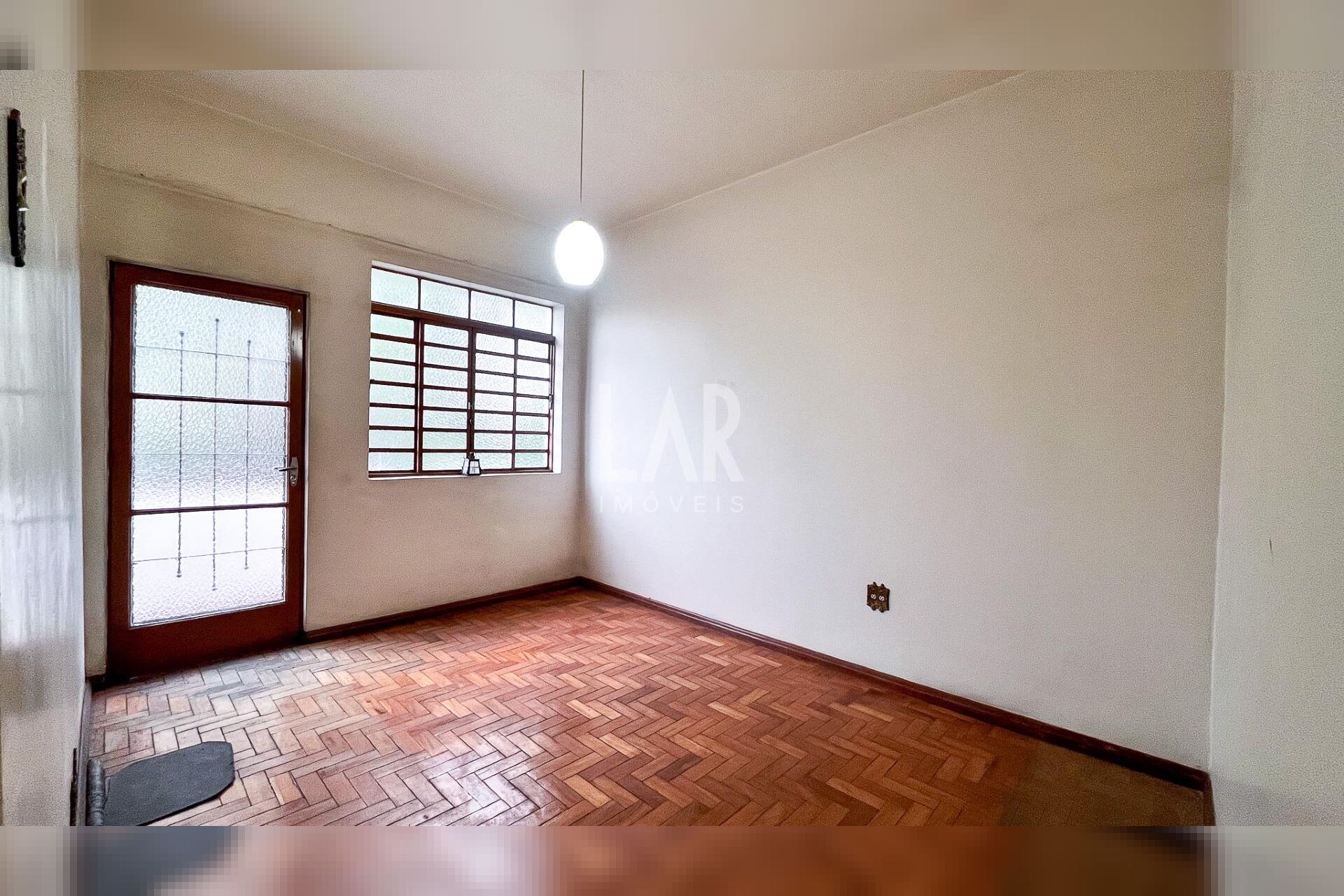 Casa Comercial de 3 quartos para alugar, Santa Efigênia, Belo Horizonte - MG