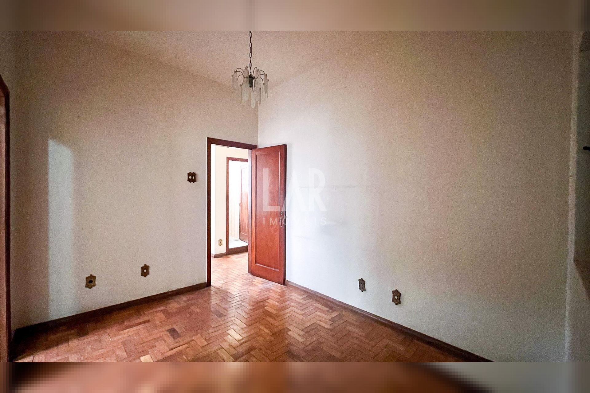 Casa Comercial de 3 quartos para alugar, Santa Efigênia, Belo Horizonte - MG