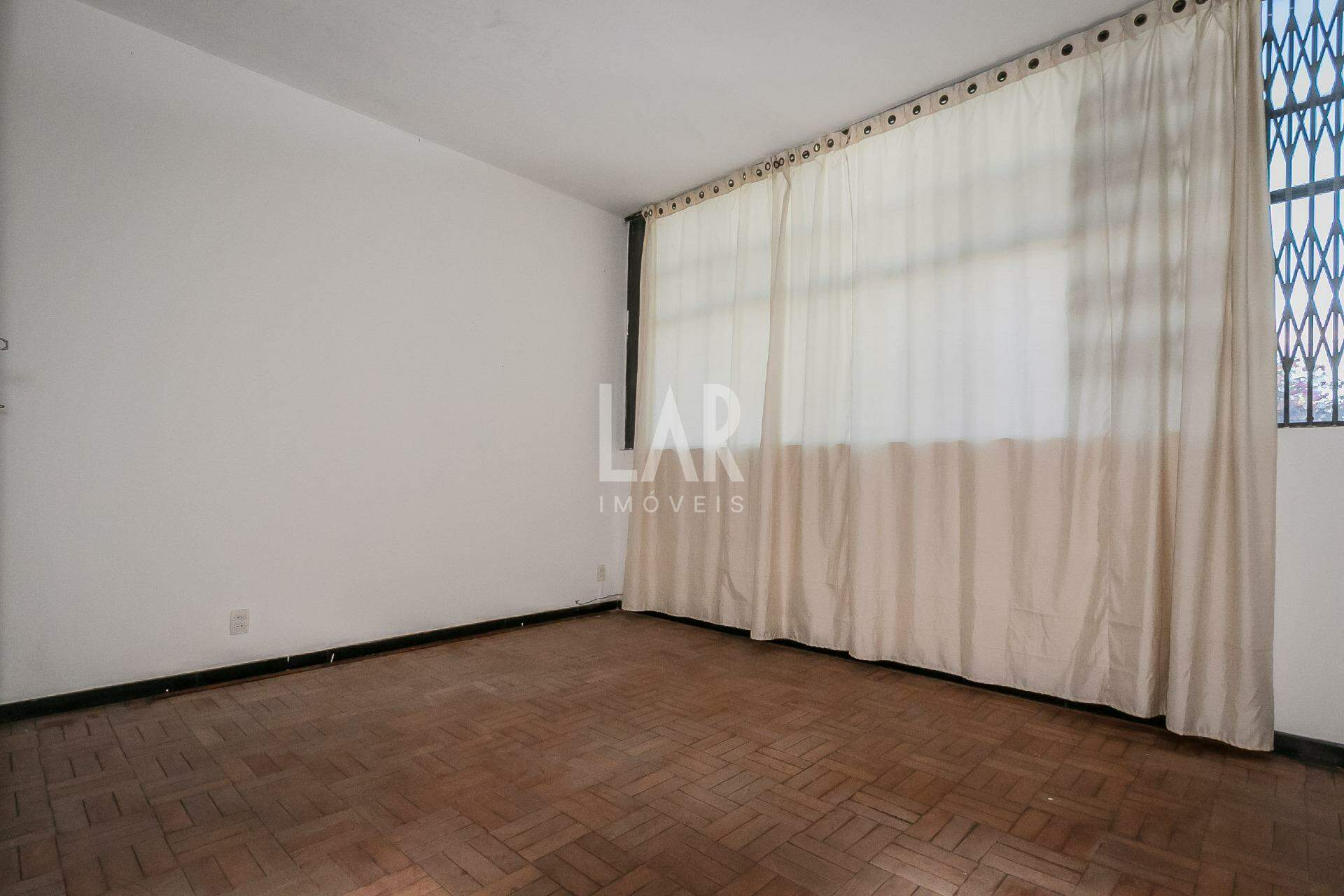 Casa de 4 quartos à venda, São Luiz, Belo Horizonte - MG