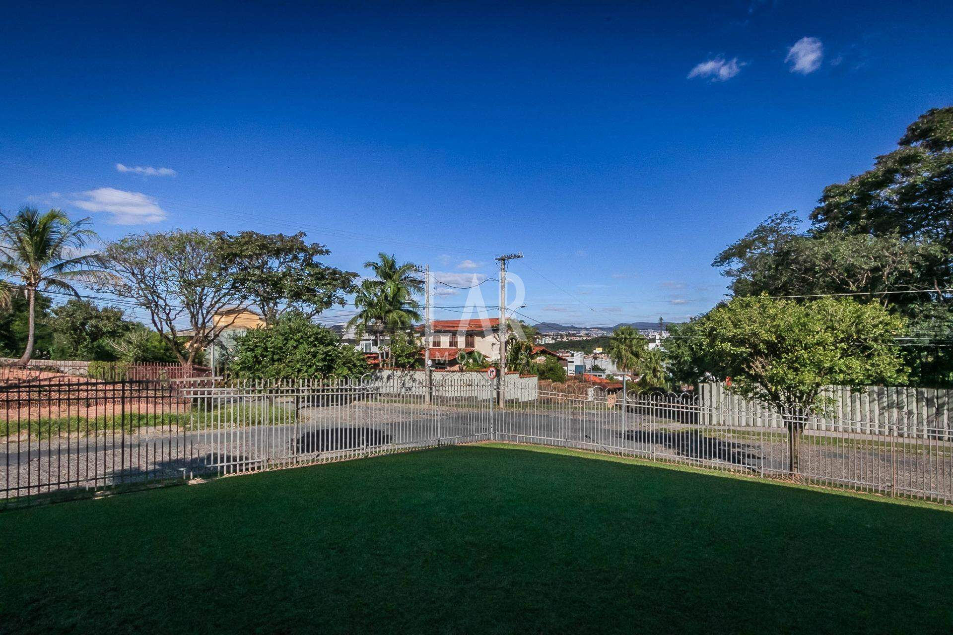 Casa de 4 quartos à venda, São Luiz, Belo Horizonte - MG