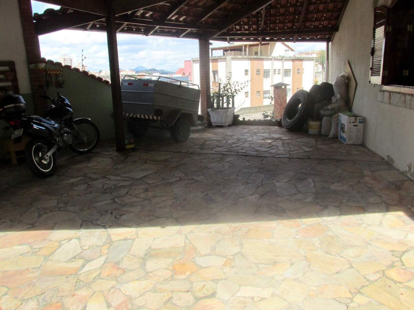 Casa de 3 quartos à venda, Sagrada Família, Belo Horizonte - MG