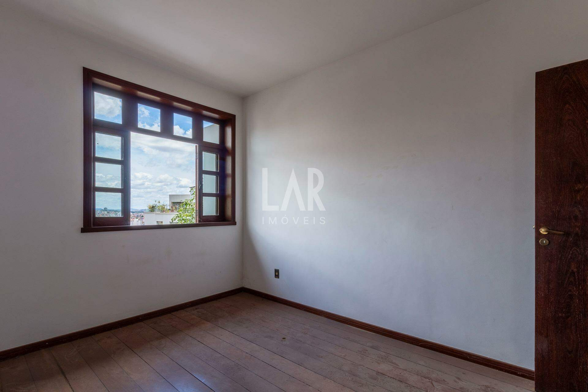 Casa de 4 quartos à venda, São Lucas, Belo Horizonte - MG