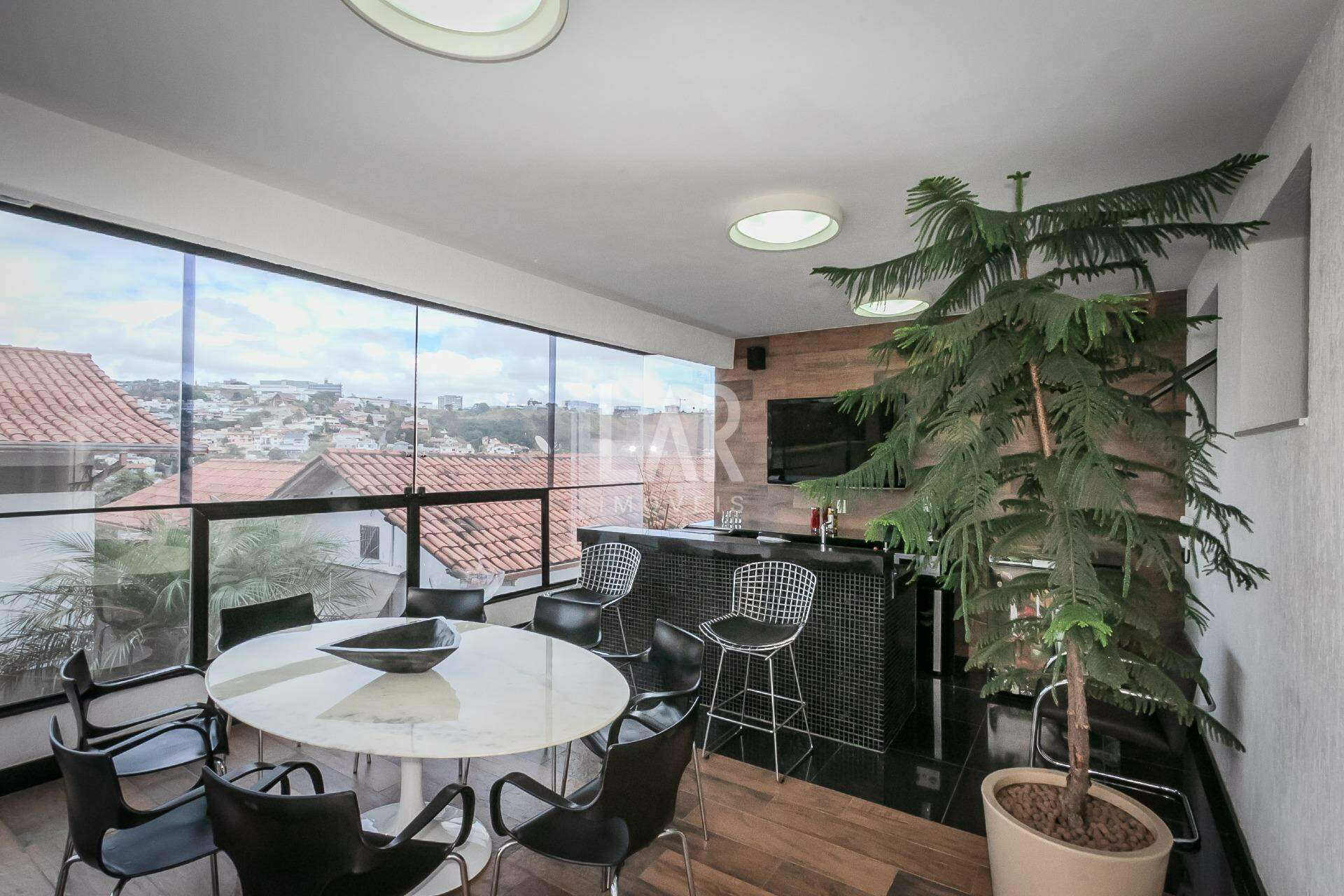 Casa de 4 quartos à venda, Santa Lúcia, Belo Horizonte - MG