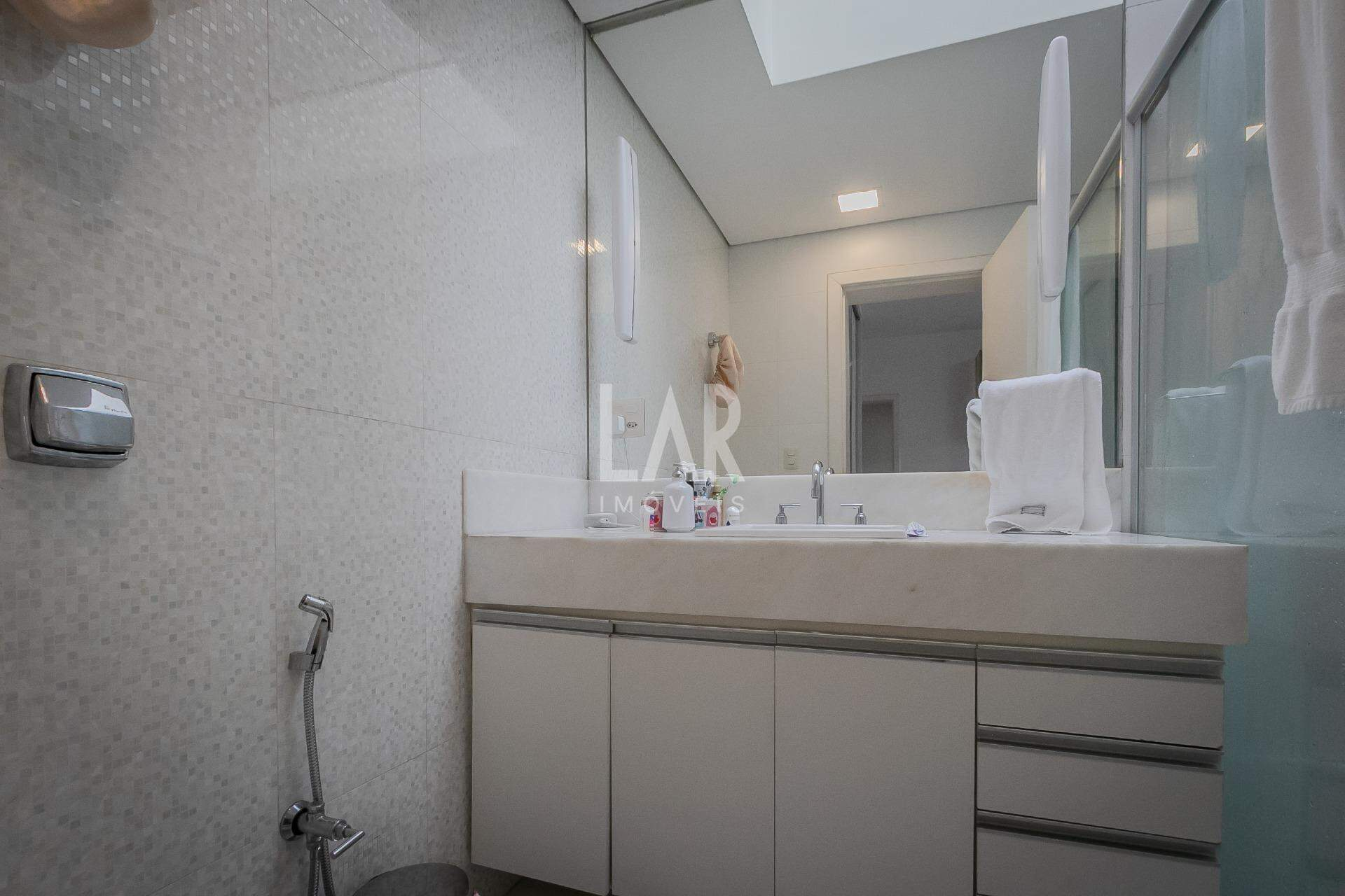 Casa de 4 quartos à venda, Santa Lúcia, Belo Horizonte - MG