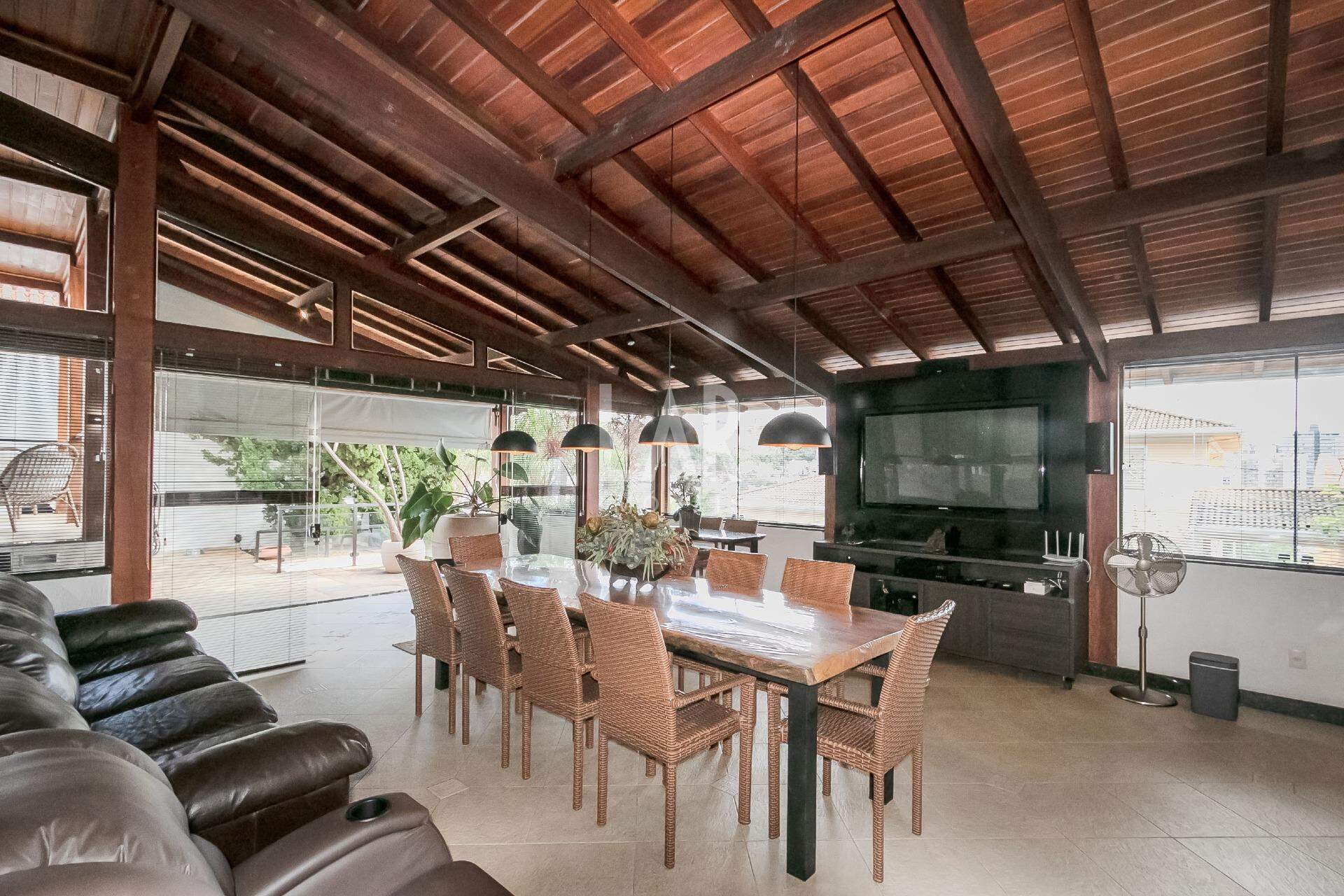 Casa de 4 quartos à venda, Santa Lúcia, Belo Horizonte - MG