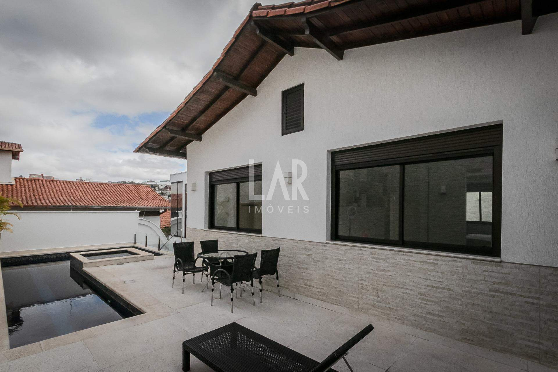Casa de 4 quartos à venda, Santa Lúcia, Belo Horizonte - MG