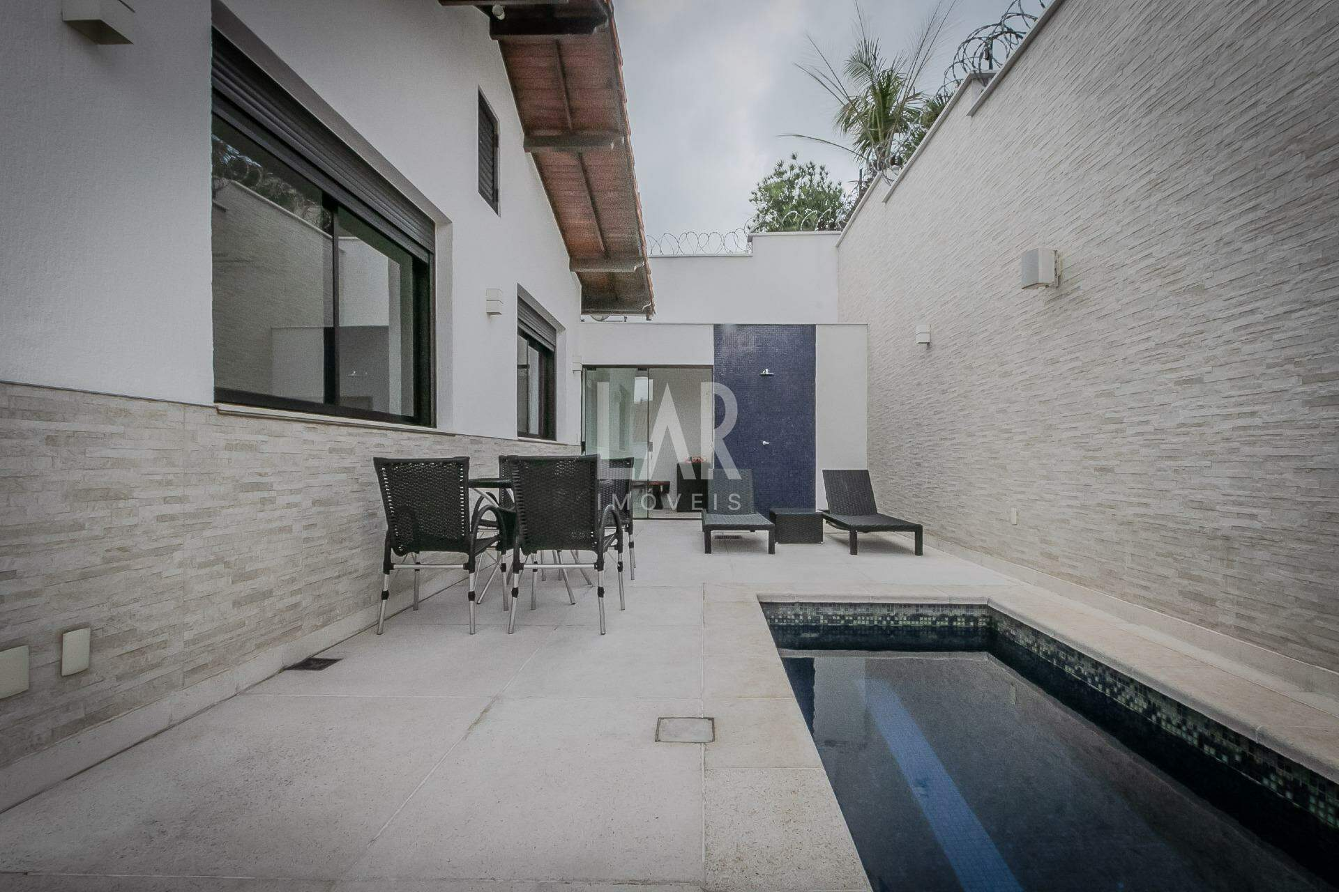 Casa de 4 quartos à venda, Santa Lúcia, Belo Horizonte - MG
