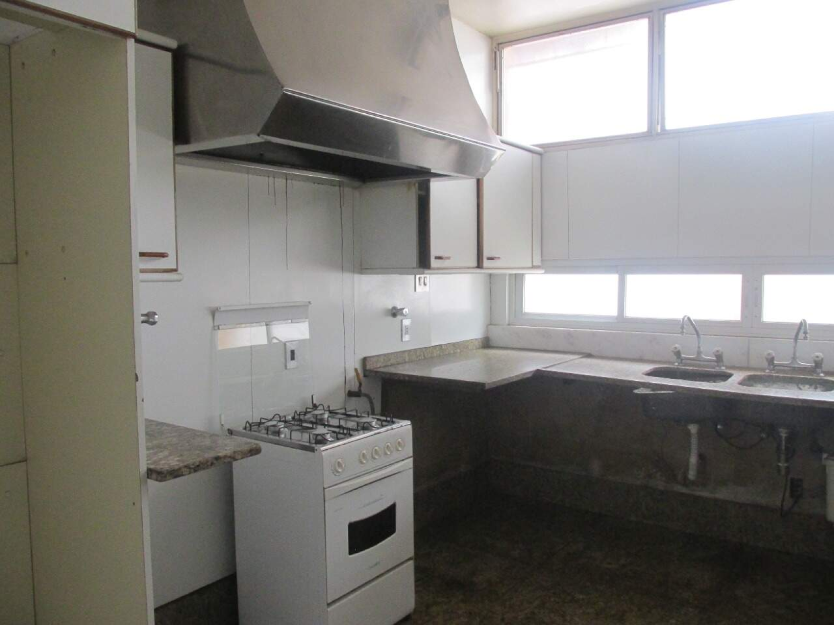 Casa de 7 quartos à venda, São Luiz, Belo Horizonte - MG