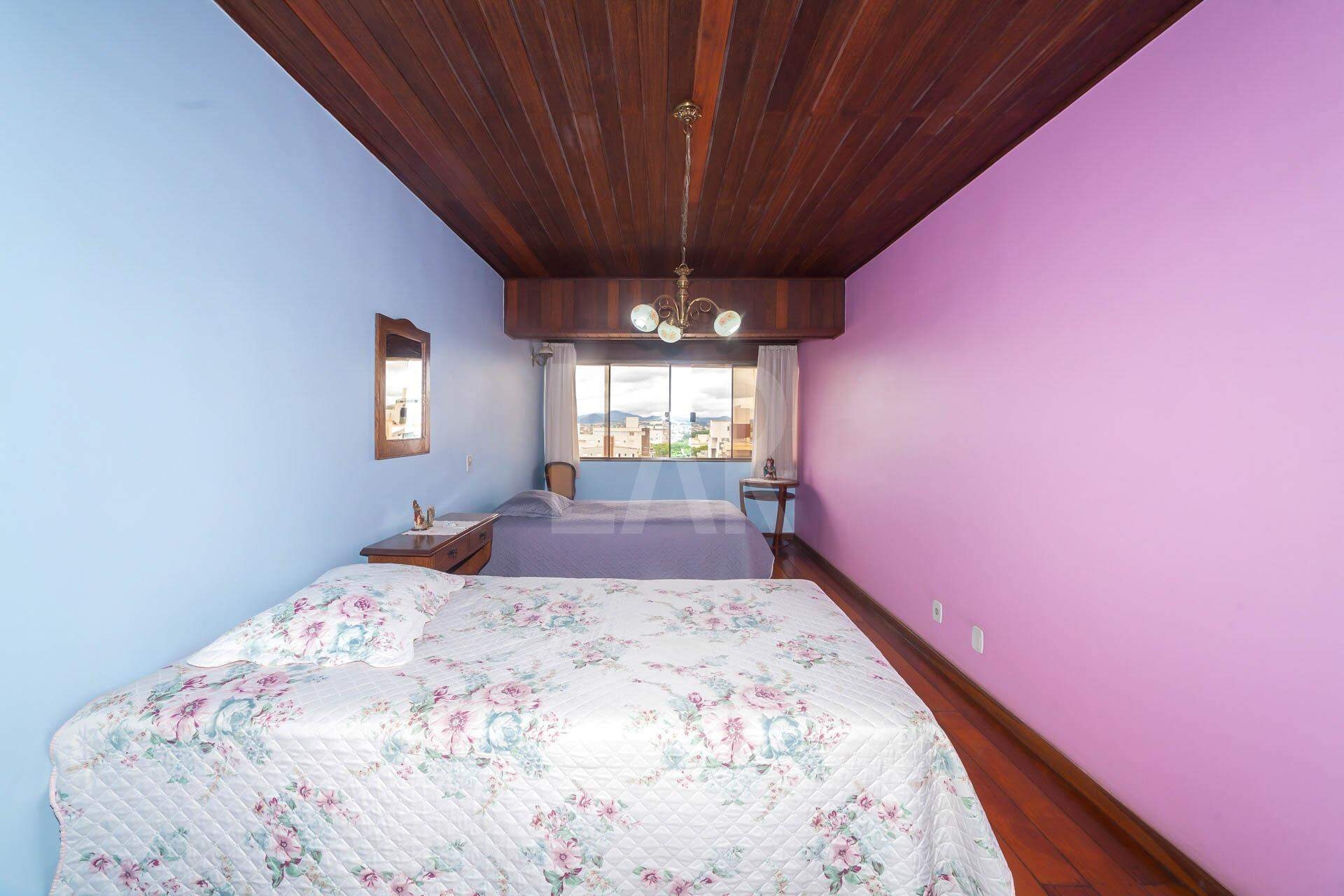 Casa de 4 quartos à venda, Santa Rosa, Belo Horizonte - MG