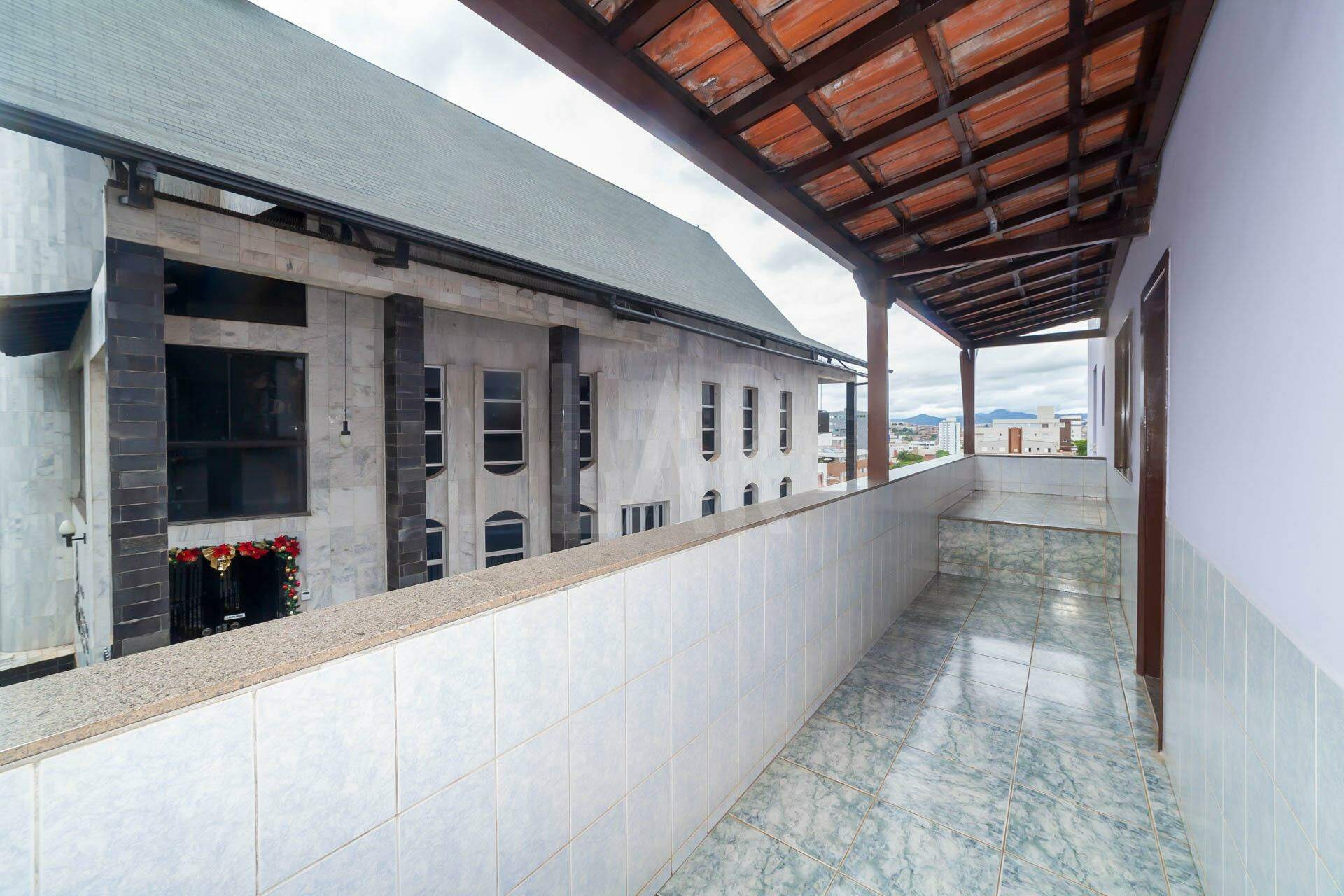 Casa de 4 quartos à venda, Santa Rosa, Belo Horizonte - MG