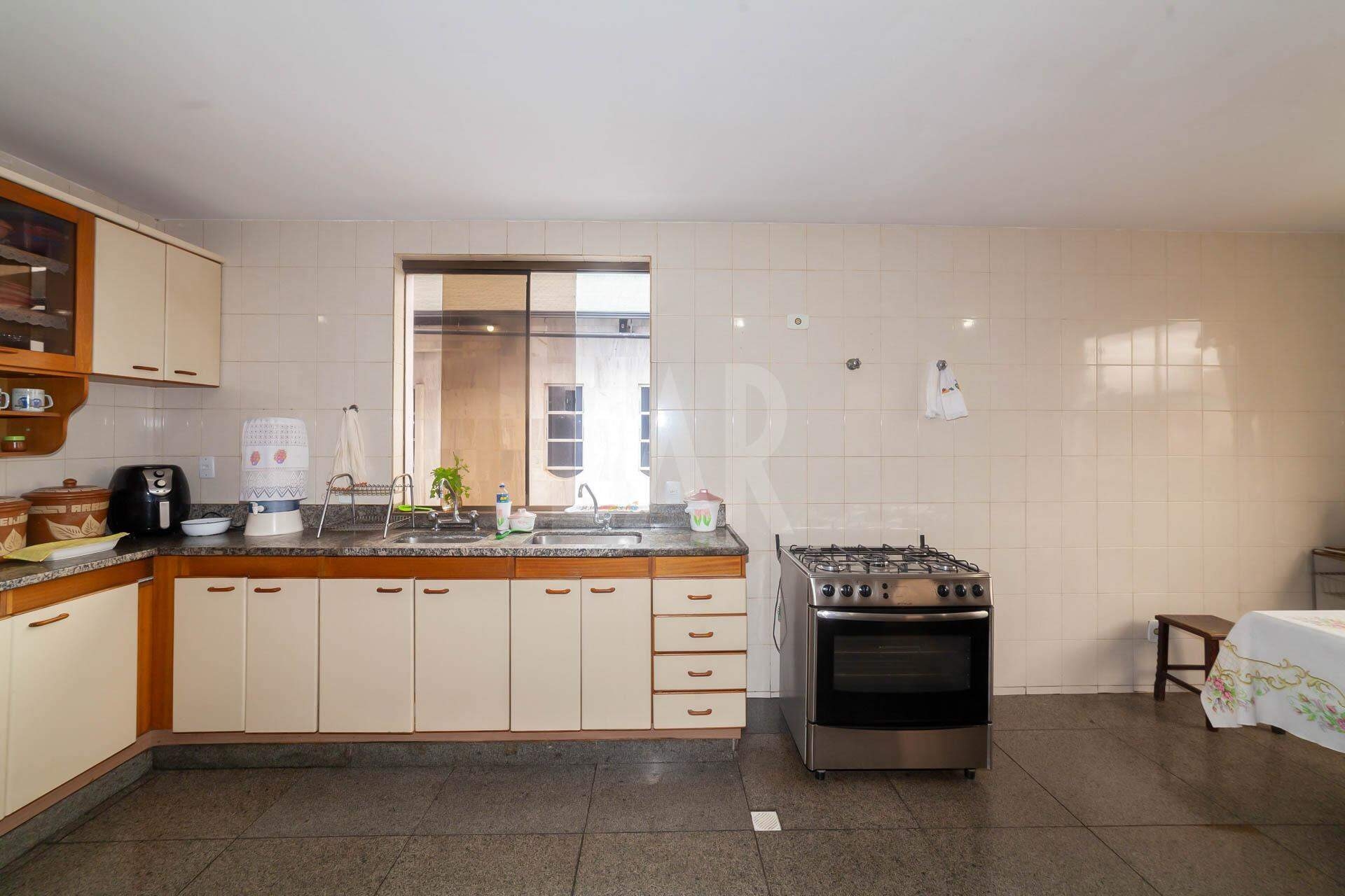 Casa de 4 quartos à venda, Santa Rosa, Belo Horizonte - MG