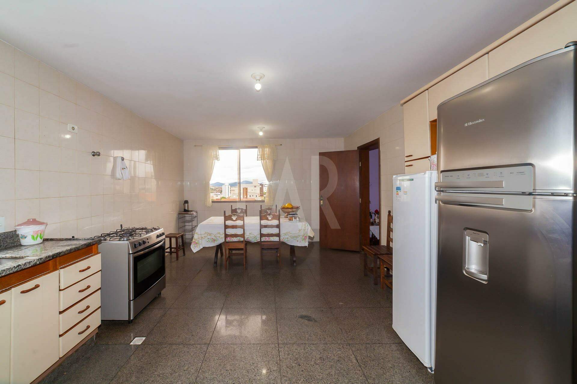 Casa de 4 quartos à venda, Santa Rosa, Belo Horizonte - MG
