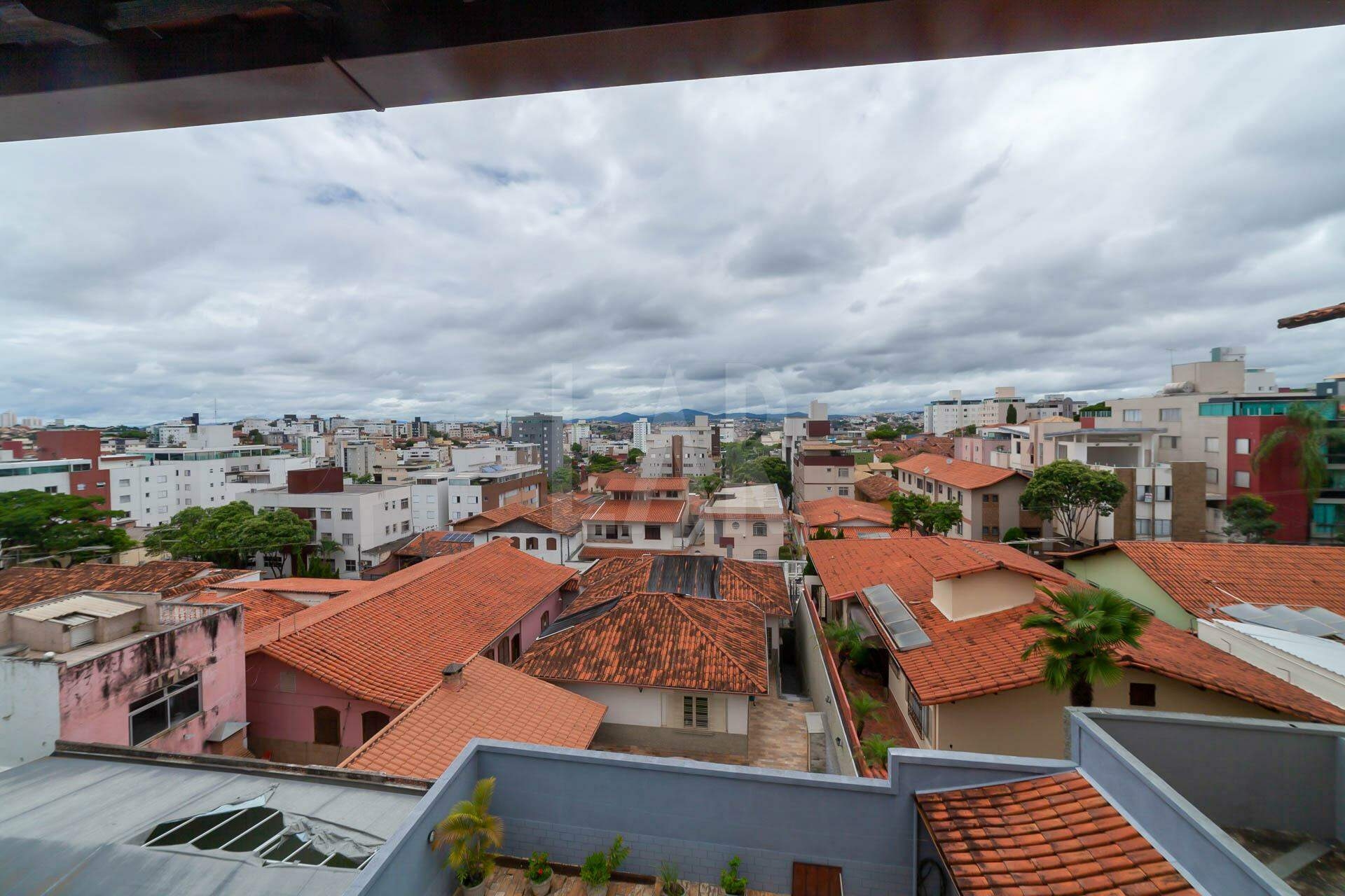 Casa de 4 quartos à venda, Santa Rosa, Belo Horizonte - MG