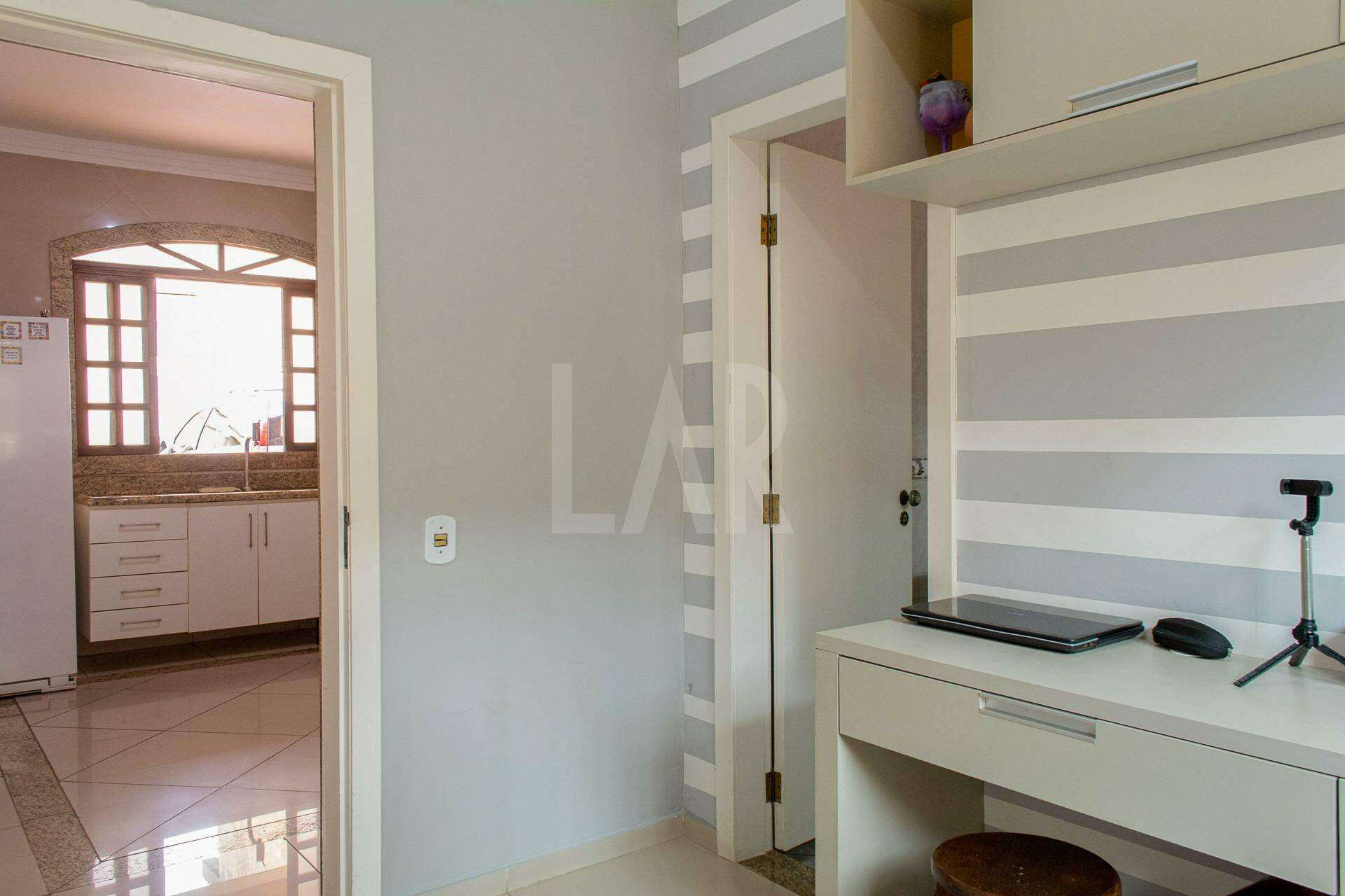 Casa de 6 quartos à venda, Alto Caiçaras, Belo Horizonte - MG