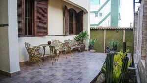 Casa de 8 quartos à venda, Coração Eucarístico, Belo Horizonte - MG