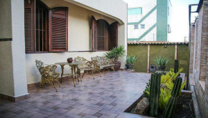 Casa de 8 quartos à venda, Coração Eucarístico, Belo Horizonte - MG