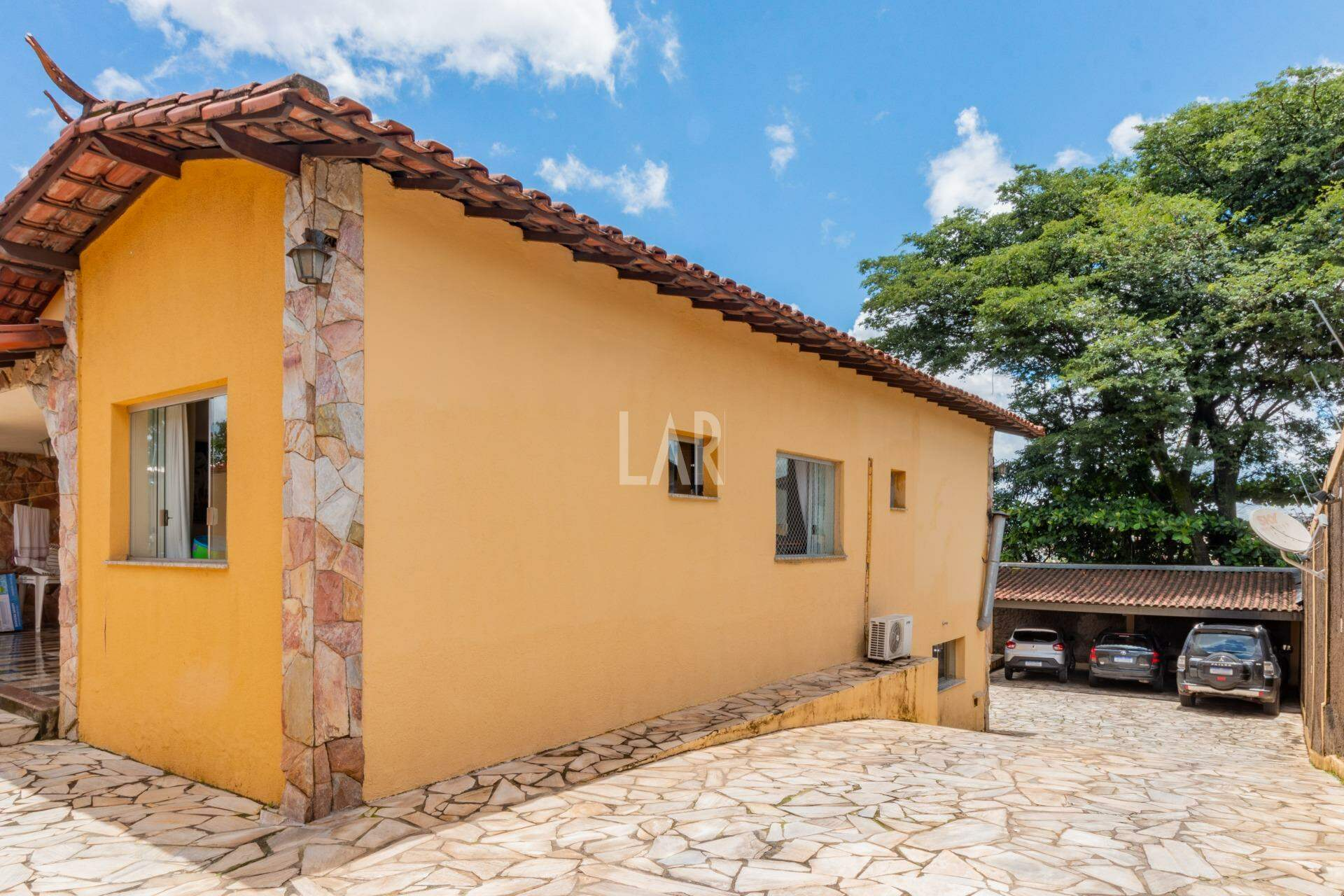 Casa de 4 quartos à venda, João Pinheiro, Belo Horizonte - MG