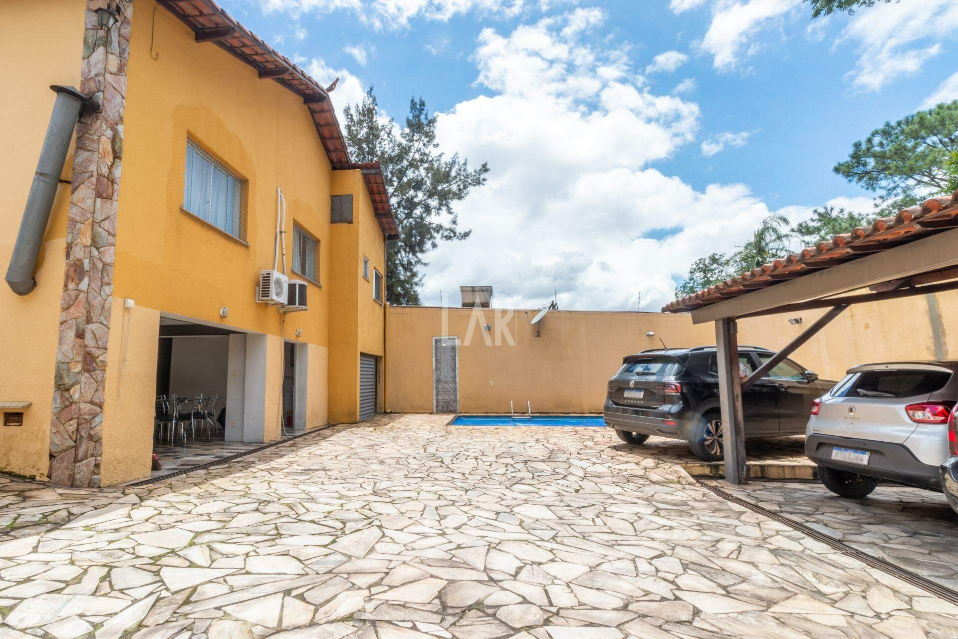 Casa de 4 quartos à venda, João Pinheiro, Belo Horizonte - MG