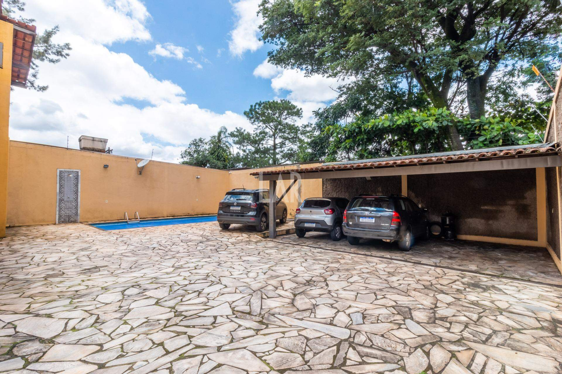 Casa de 4 quartos à venda, João Pinheiro, Belo Horizonte - MG