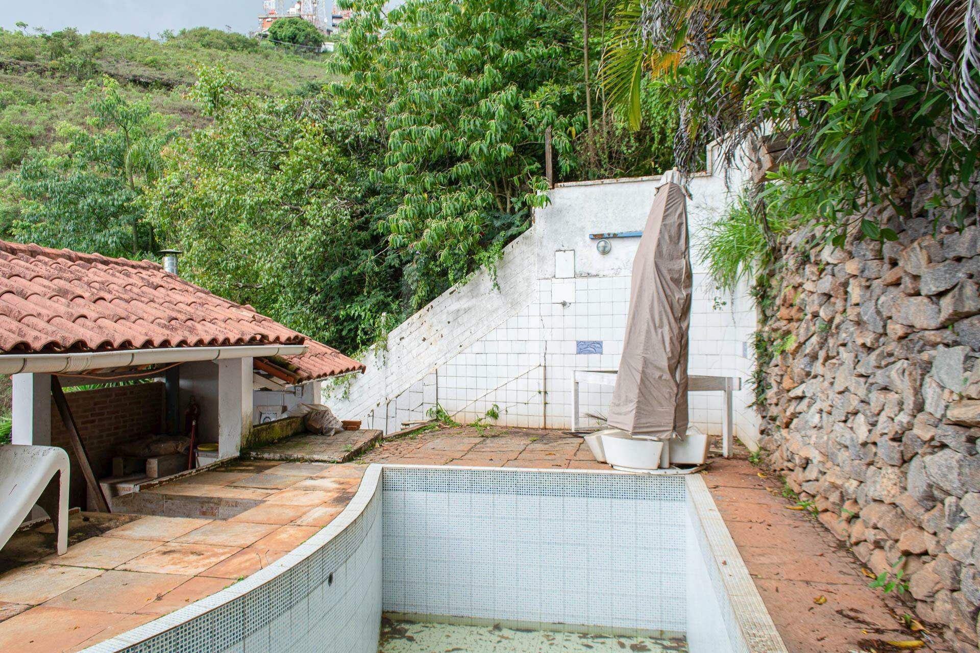 Casa de 4 quartos para alugar, Belvedere, Belo Horizonte - MG