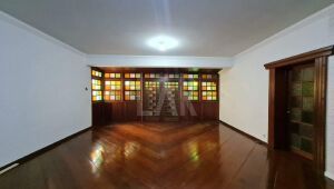 Casa de 4 quartos à venda, Sagrada Família, Belo Horizonte - MG