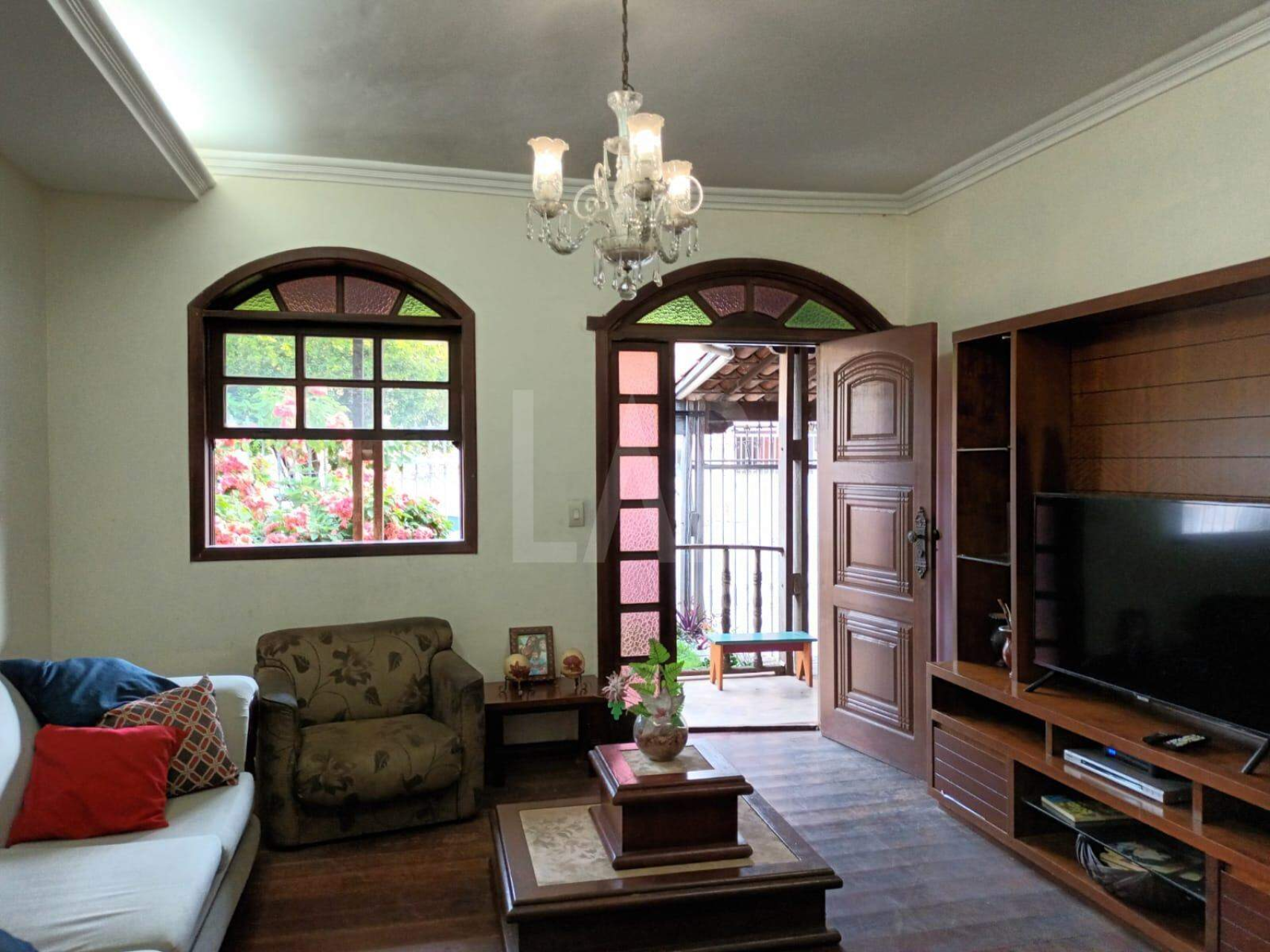 Casa de 3 quartos à venda, Califórnia, Belo Horizonte - MG